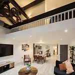 2 Bed New York Style Loft Free Parking *